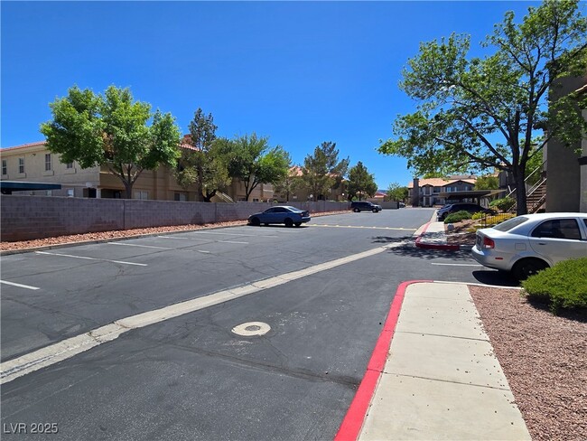 Building Photo - 1575 W Warm Springs Rd