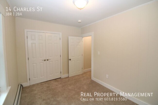 Building Photo - Spacious Large 3-BD apartment located in t...