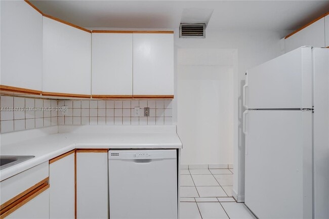 Building Photo - 13700 SW 62nd St