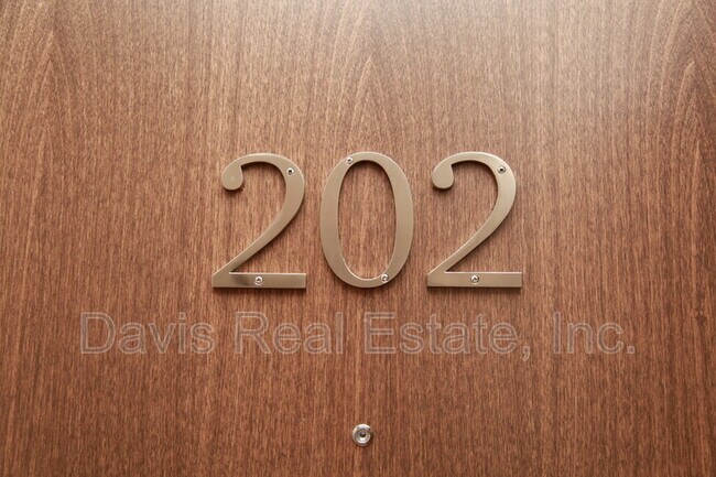 Building Photo - 110 E Bald Eagle St