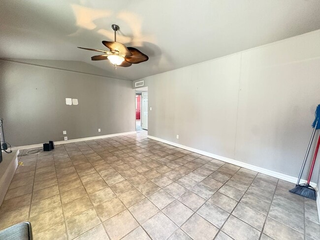 Building Photo - Home for rent on the Westside