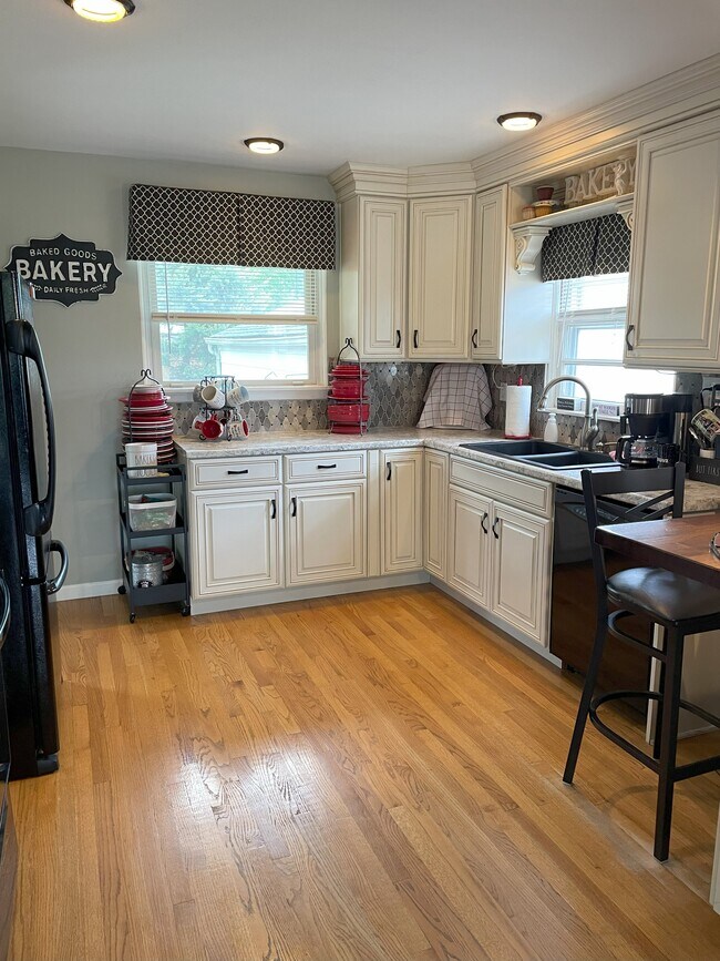 Building Photo - 2900 Oak Ave