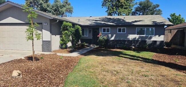Primary Photo - Stylish, Spacious & Super Inviting!