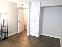 Building Photo - Roommate for Private Primary Suite in Great Denver Location – All Utils Included, Flexible Month-...