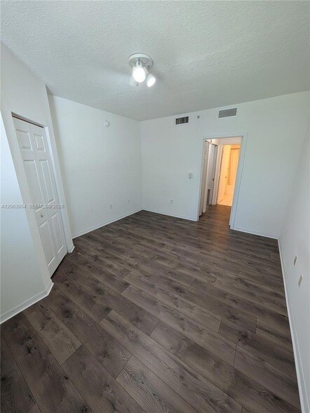 Building Photo - 6831 SW 44th St