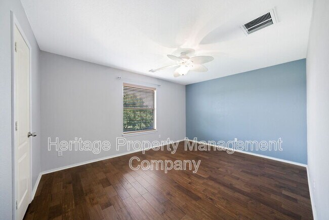 Building Photo - 304 Rustic Tr