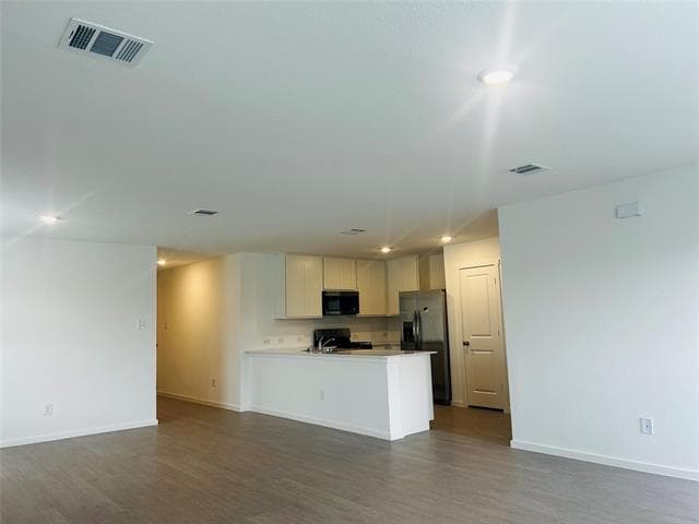 Building Photo - 2027 Stable Ln