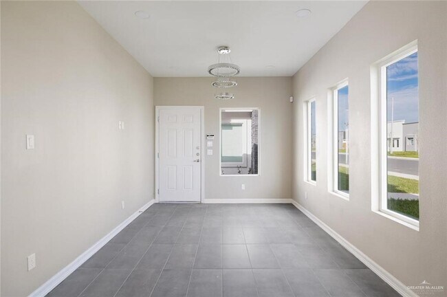 Building Photo - 13 Frio Ave