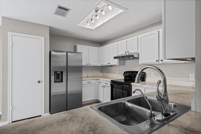 Building Photo - 2423 Byfield Dr