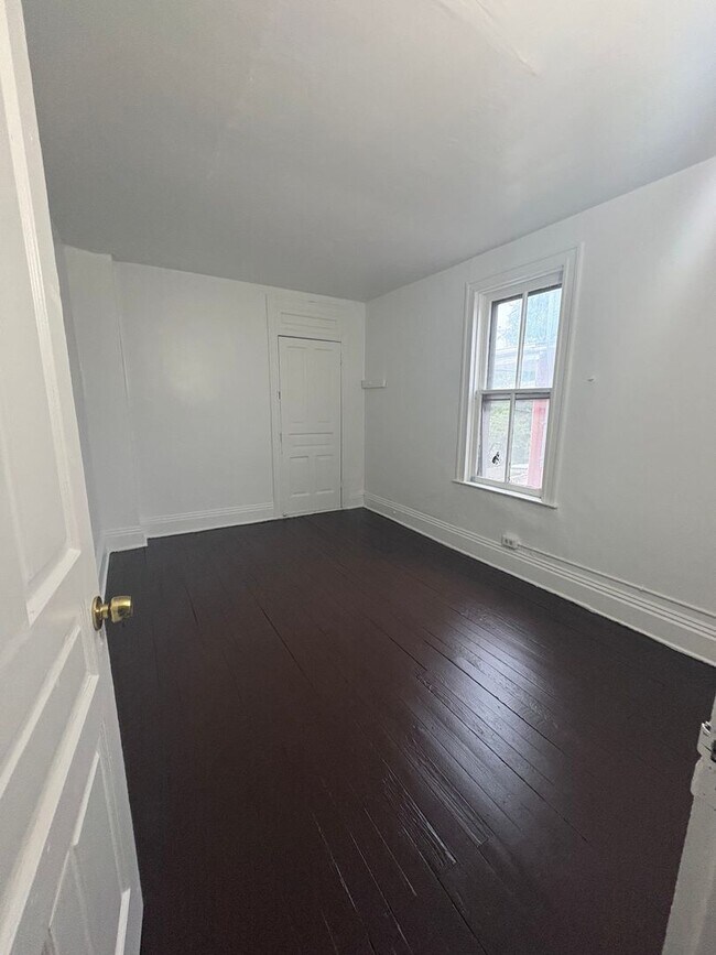 Building Photo - 3 Bedroom 1 Bath House-York City SD