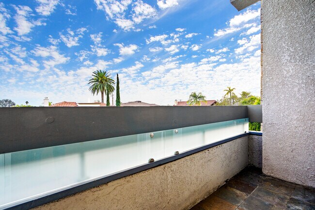 Building Photo - 10627 Ashton Ave