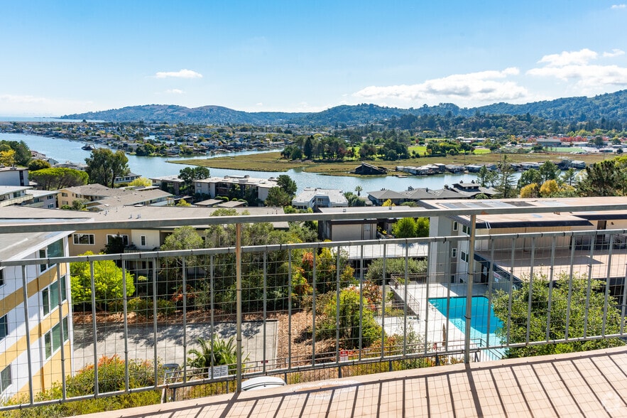 1BR, 1BA - 790SF - Balcony View - 451 Via Casitas