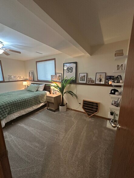 Building Photo - 1412 North Dakota Ave