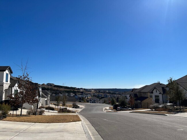 Building Photo - Beautiful 4/3 WITH PRIVATE POOL in Travisso