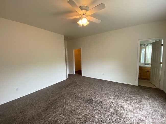 Building Photo - 3 Bedroom home in quiet neighborhood