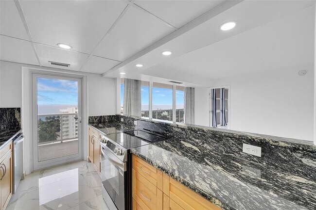 Building Photo - 2841 N Ocean Blvd
