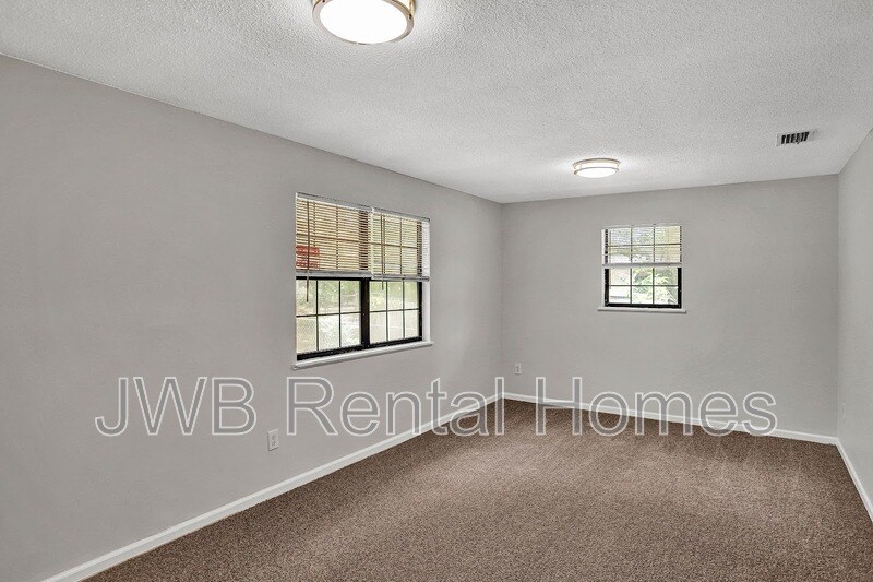 Building Photo - 7423 Orlando Ave