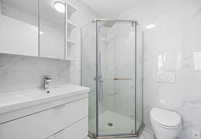 Building Photo - 684 Dean St