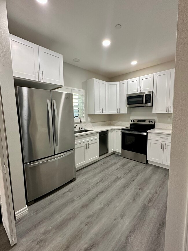 Building Photo - 7860 Montecito Ln
