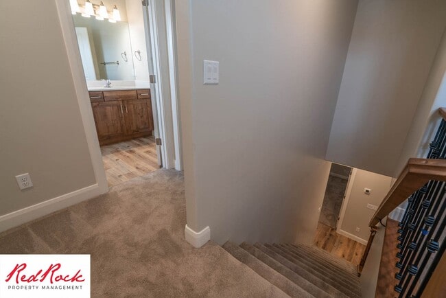 Building Photo - Newer Townhome in Hurricane Heights