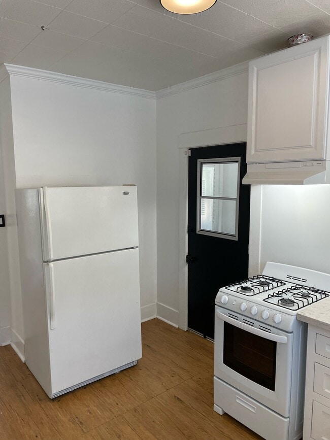 Building Photo - 1110 W 164th St