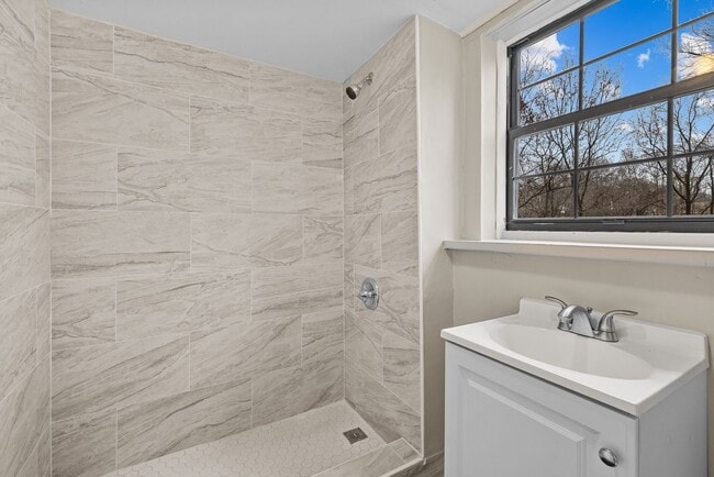 Building Photo - Newly Renovated 4 Bedroom, 2 Bath Home