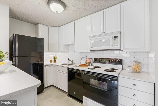 Building Photo - 1325 18th St NW