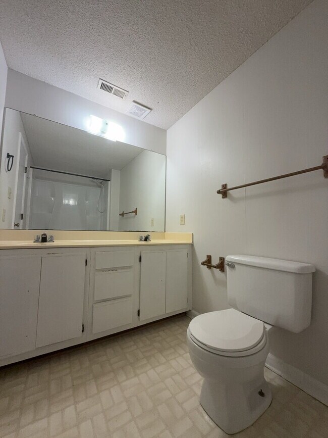 Building Photo - 109 Bridgewater Ct