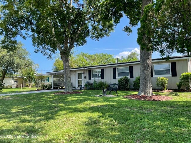 Building Photo - 780 Redfin Dr