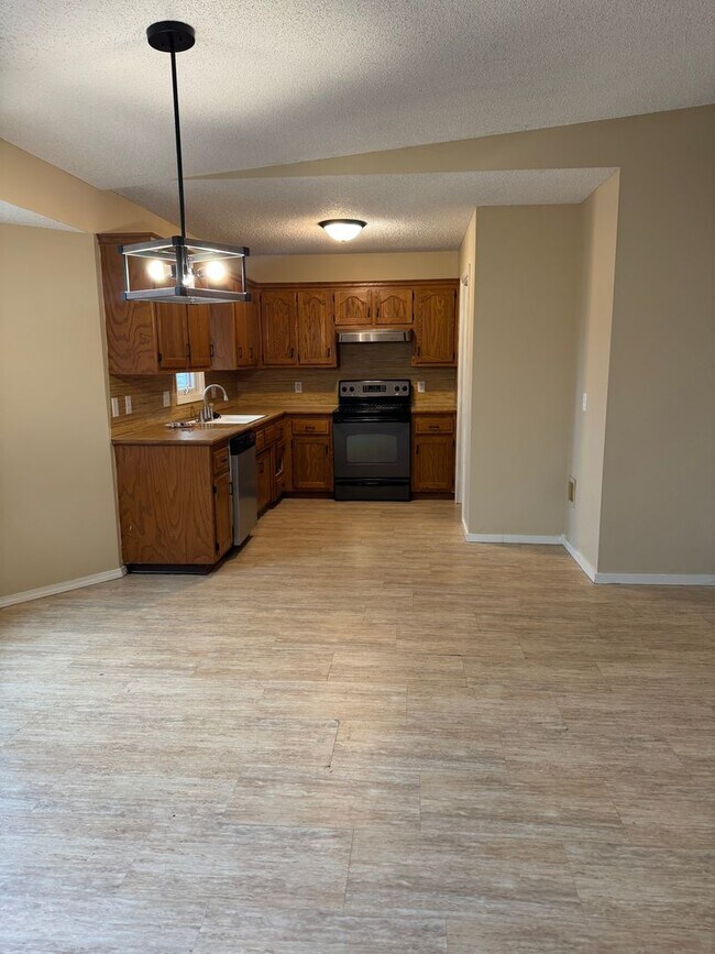 Building Photo - Lots of updates!  Southside 3 bedroom house