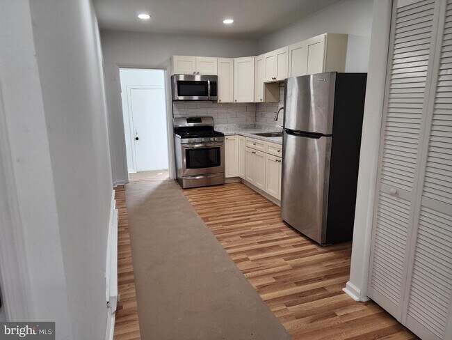 Building Photo - 517 N Elliger St