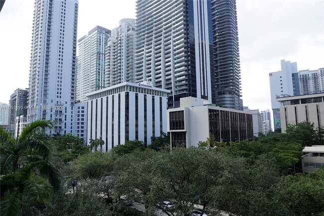Building Photo - 951 Brickell Ave