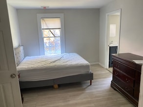 Building Photo - 650 Banks Ave SW