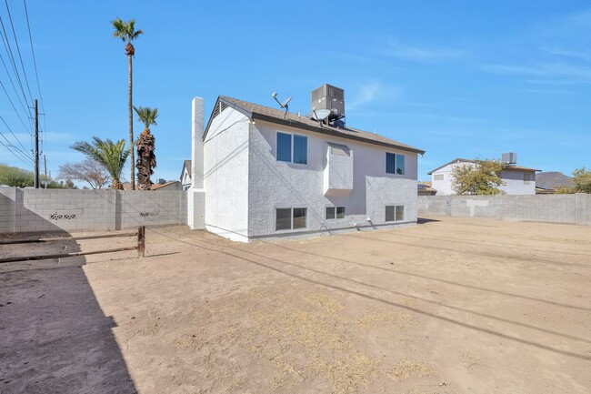 Building Photo - Welcome to this stunning 4-bedroom, 2-bath...