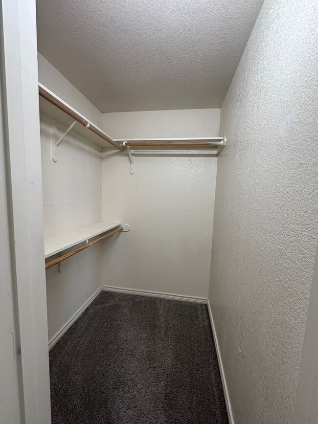 Building Photo - 5/5 House in Small Gated Community Near Ba...