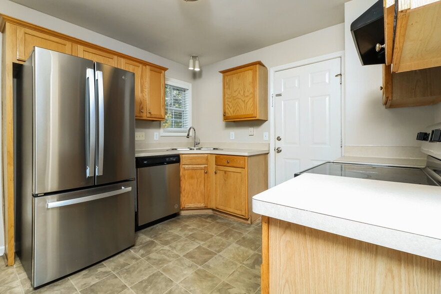 Building Photo - 9490 Pebble Creek Ct