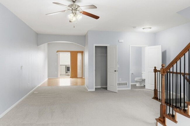 Building Photo - GREAT LOCATION!! 3 Bedroom, 2.5 Bathroom Townhome in West Des Moines!