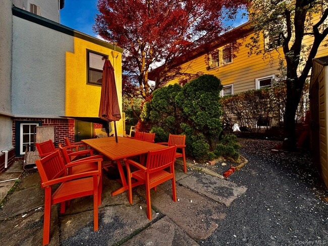 Building Photo - 225 N Broadway