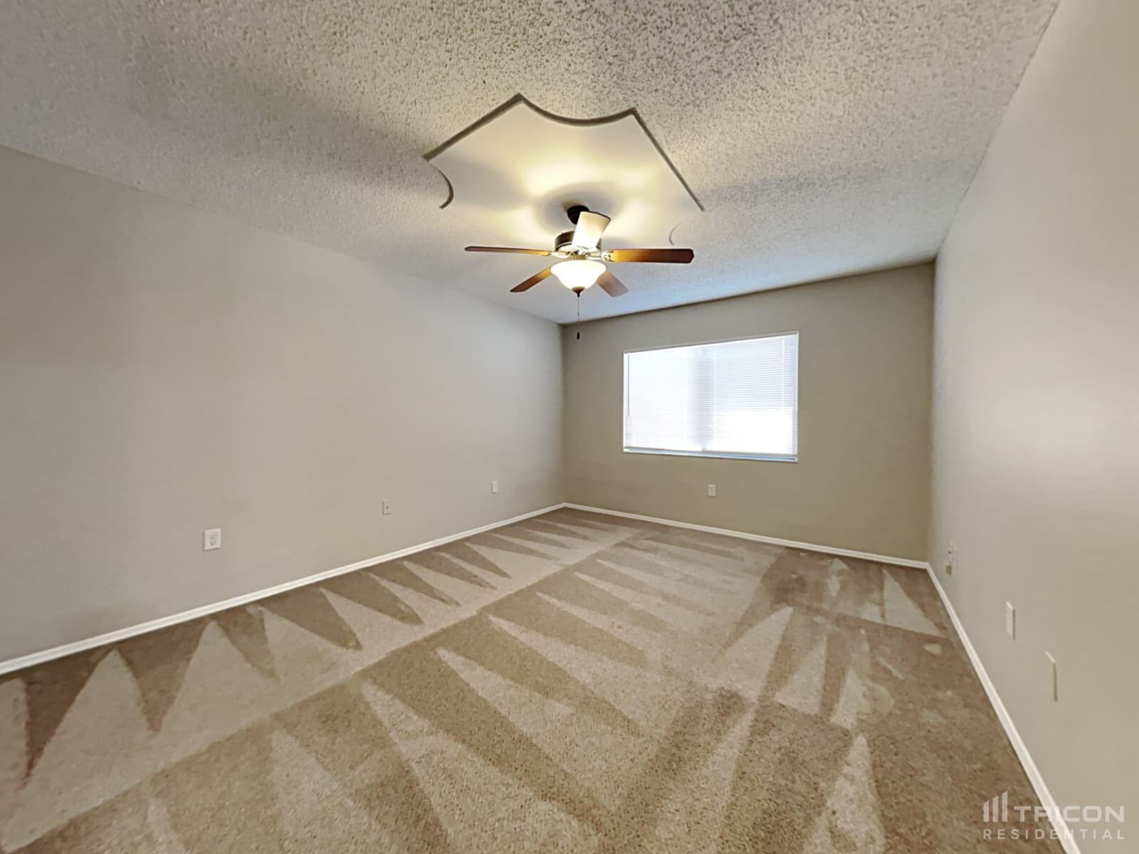 Building Photo - 10919 Livingston Dr