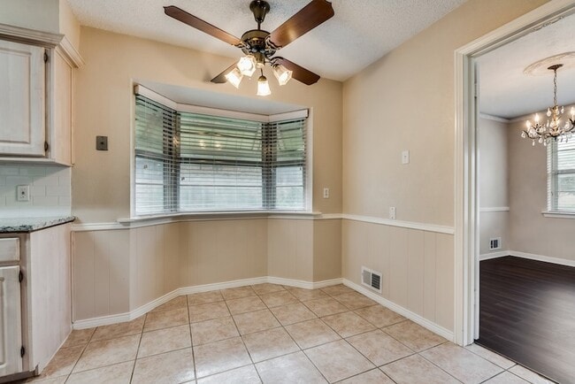 Building Photo - 2240 Babalos Ln