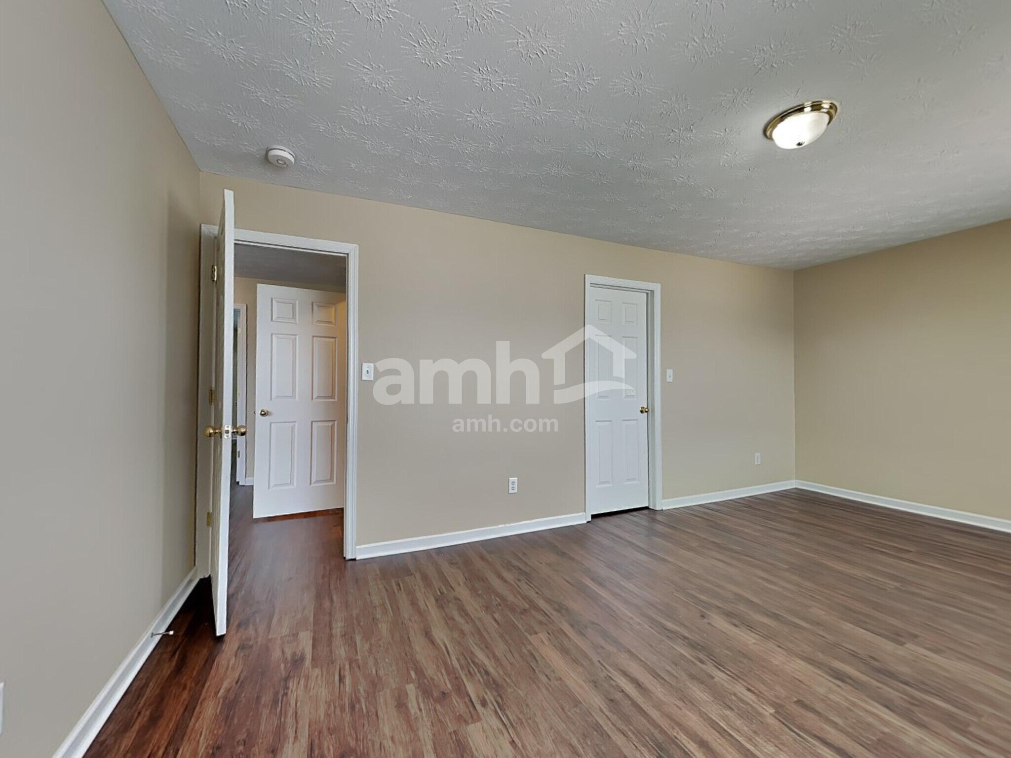 Building Photo - 32 Ascot Glen Dr