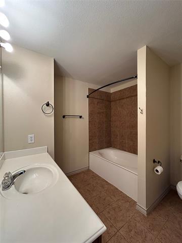 Building Photo - 3901 Oceanside Dr