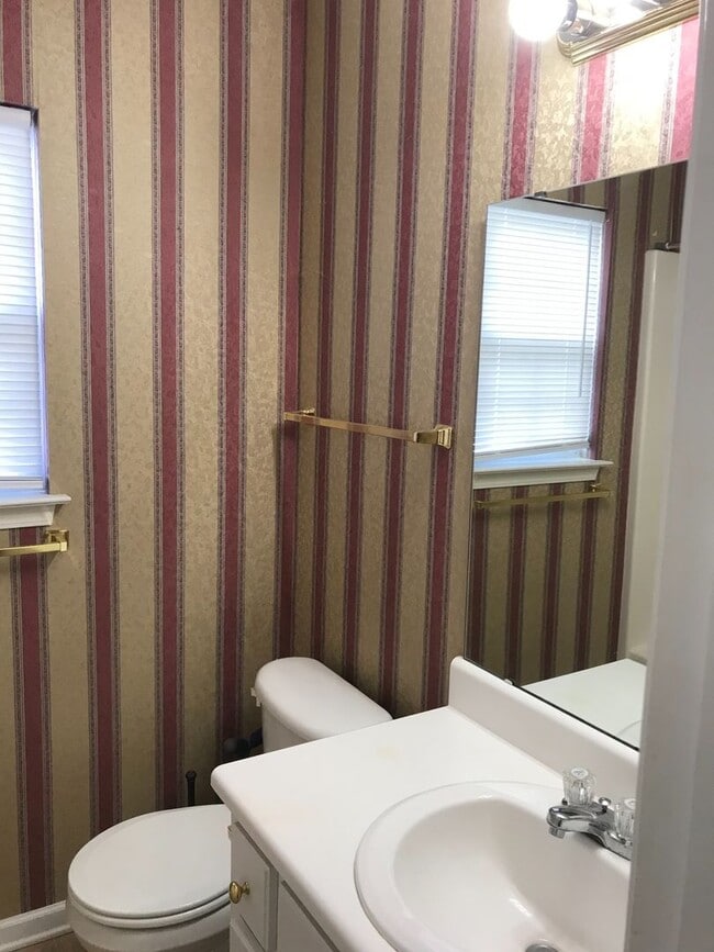 Building Photo - Newly Updated in Boiling Springs