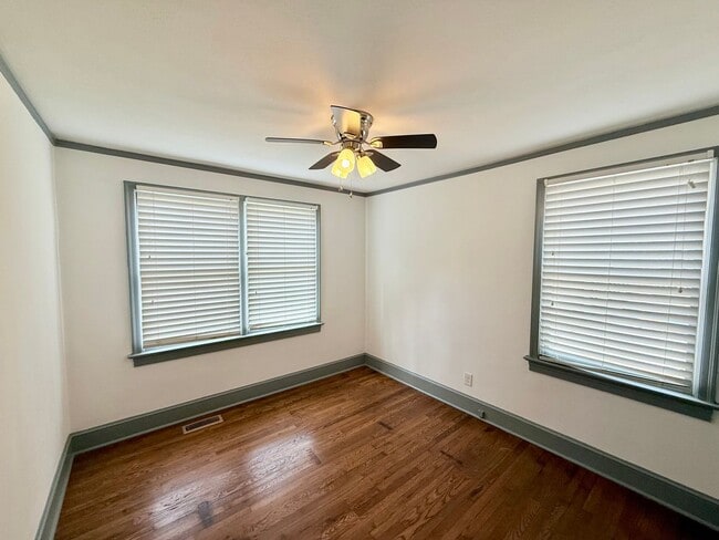 Building Photo - 3BR Normaltown Charmer