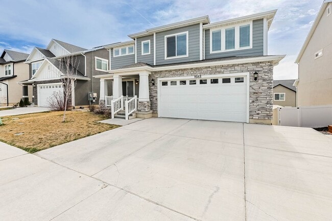 Building Photo - 6 Bedroom 3.5 Bathroom House in Saratoga Springs!