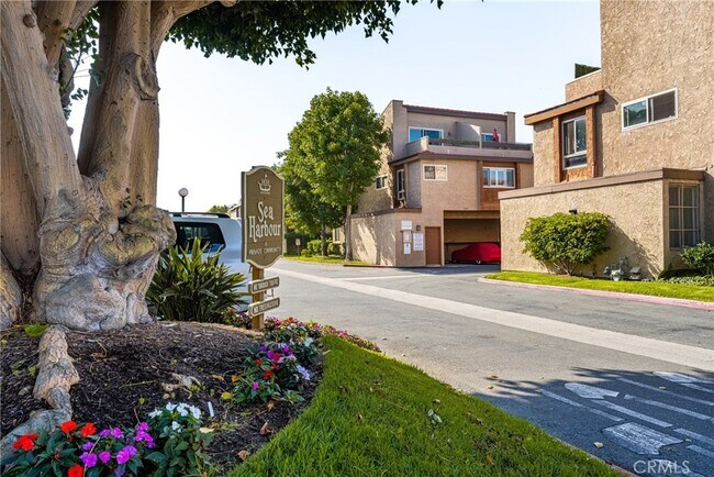 Building Photo - 16965 Bluewater Ln