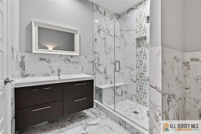 Building Photo - 19 Utica Rd