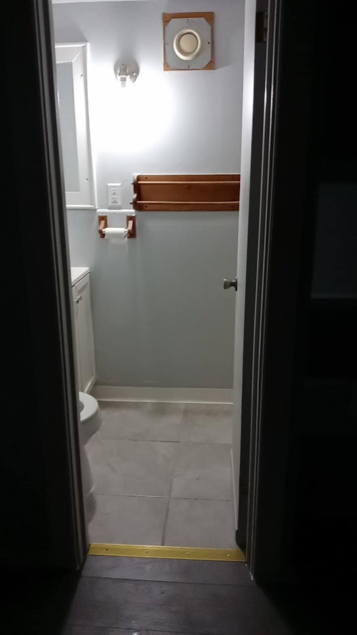 Building Photo - 430 S Holladay Dr