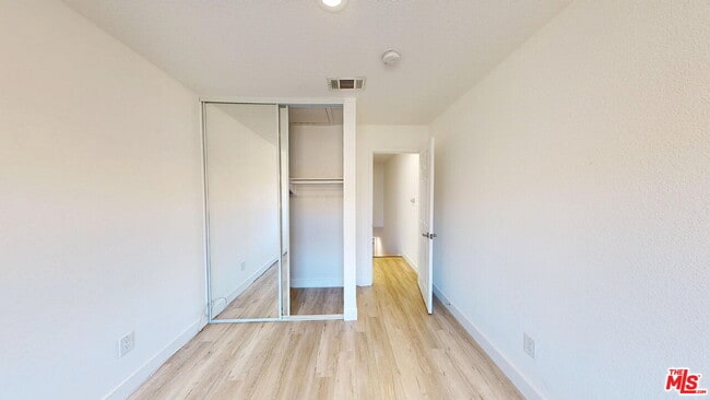 Building Photo - 9625 Sylmar Ave