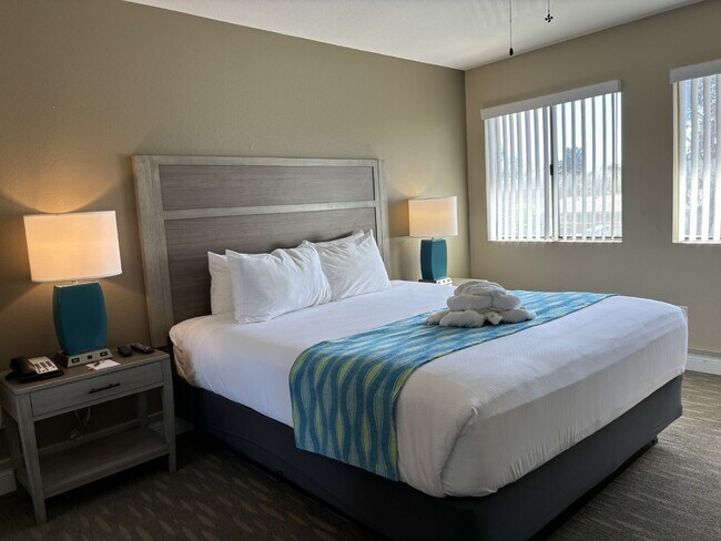 Building Photo - 2-Story, 2-Bedroom, Furnished/Unfurnished Condo For Rent